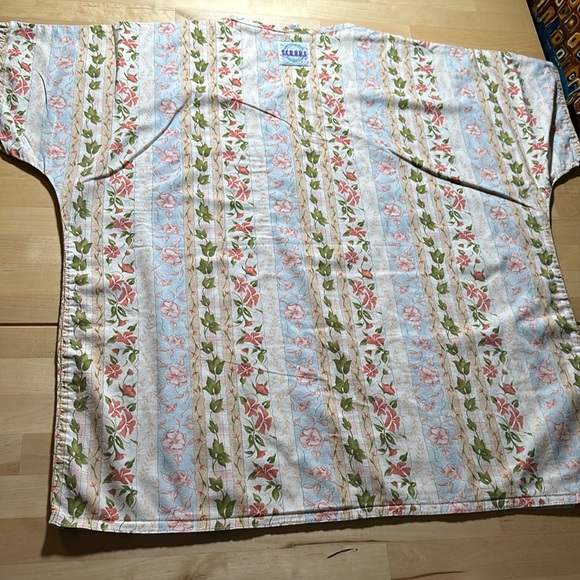 S.C.R.U.B.S. Cream Flower Patterned Scrub Top - Picture 3 of 5